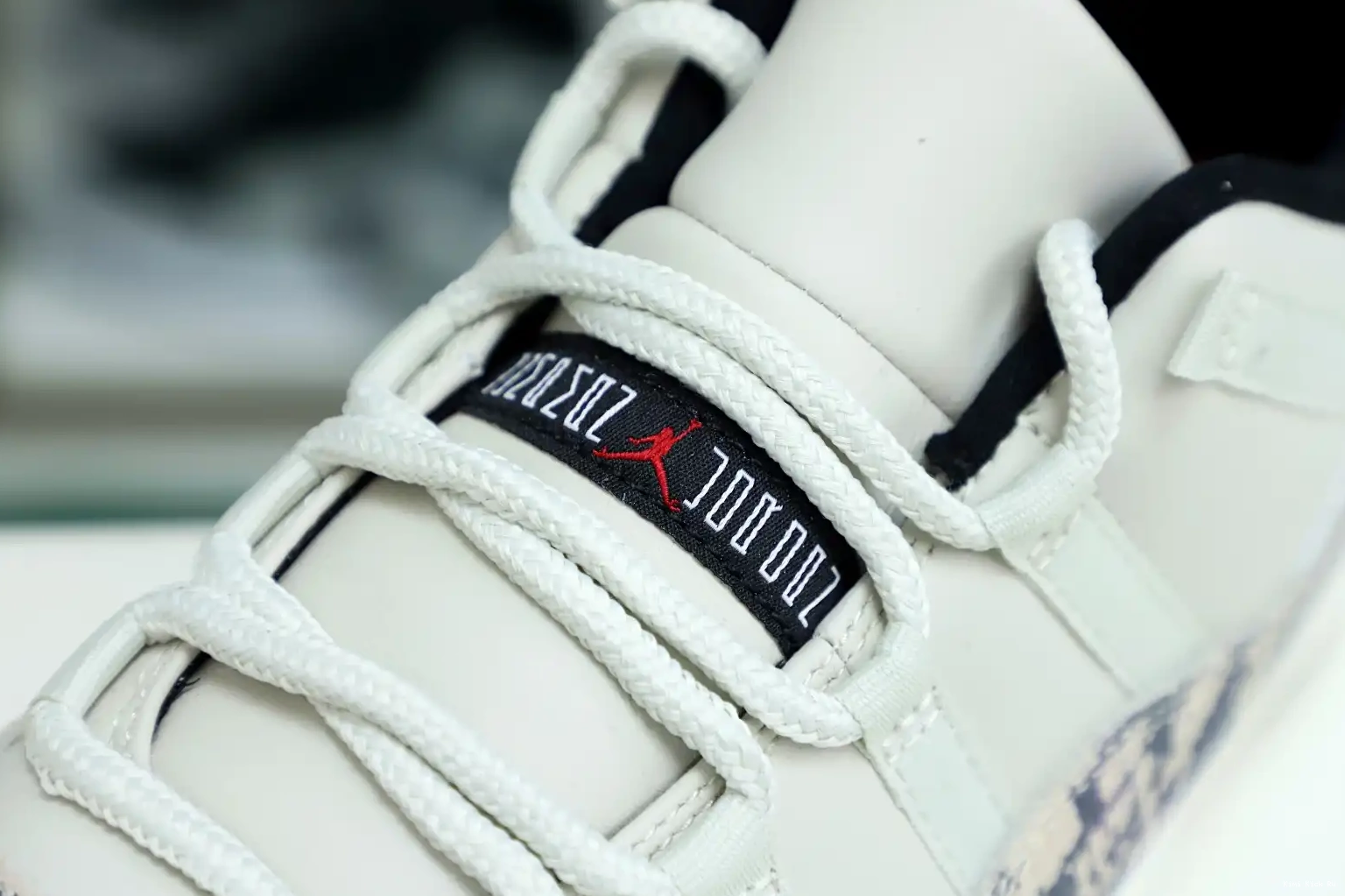 AIR SNAKESKIN LOW JORDAN 11 LIGHT Kimikick BONE 0807
